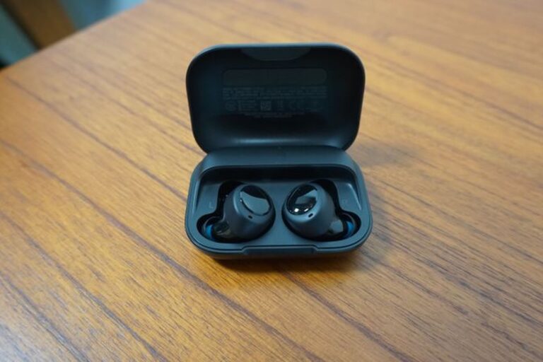 The old, bulky Echo Buds case -TeCHi